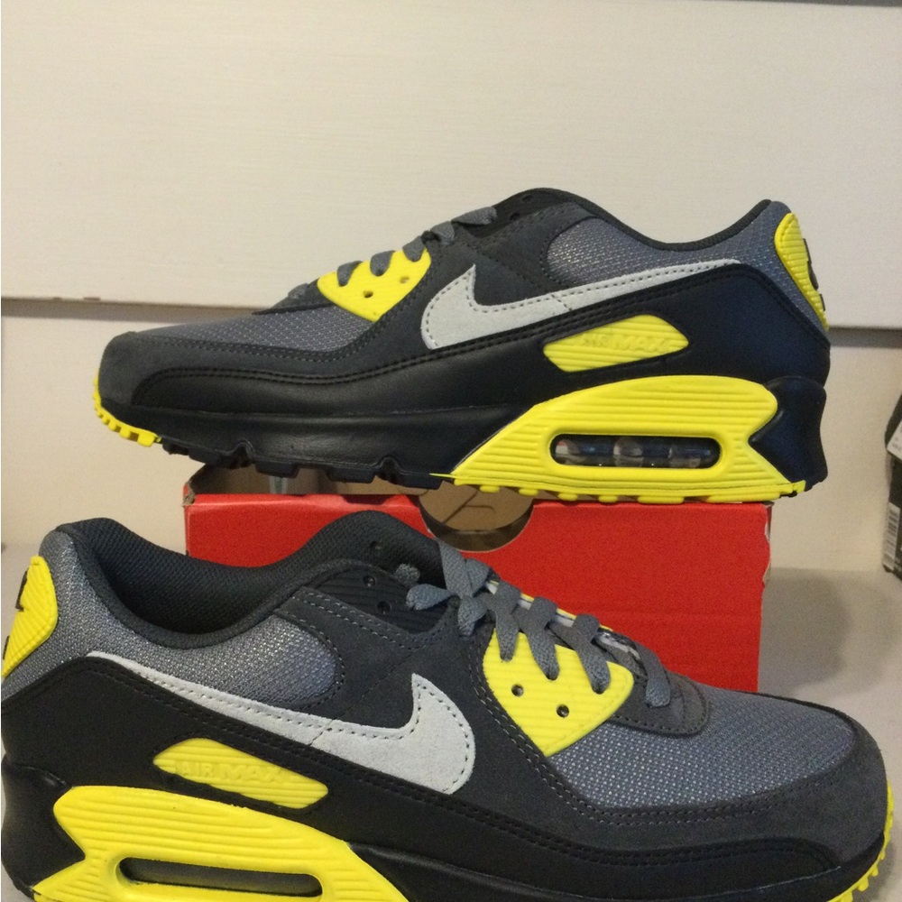 Nike Air Max 90 Men's Sneakers - Gray & Yellow